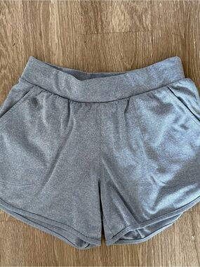Nike ribbed striped yoga shorts sz M
